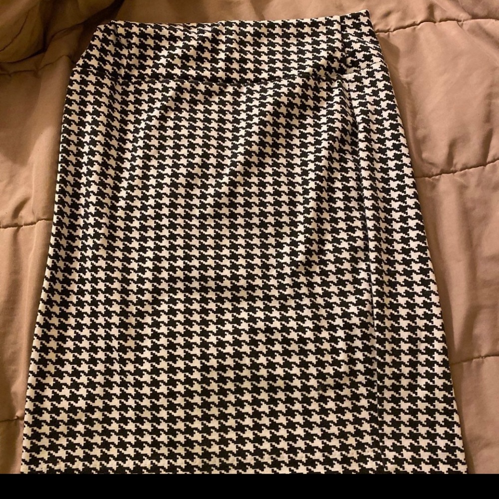 patterned mini skirt